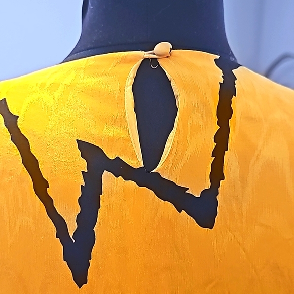Saint Romei Designer Blouse, Sz 4, Yellow w/Black Designs, 100% Pure Silk, Lined - Picture 8 of 9